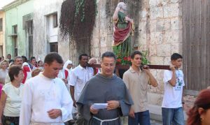 Padre Roberto Carboni durante il suo ministero a Cuba