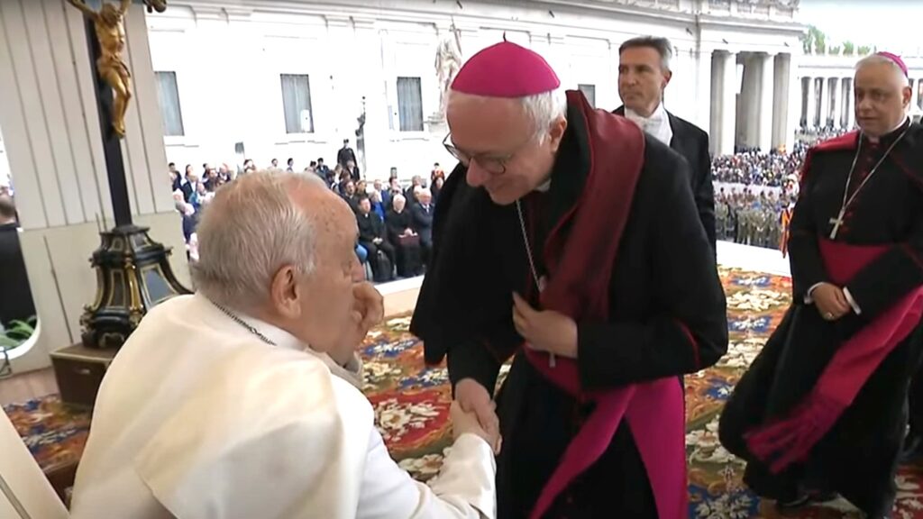 baturi-saluta-papa-francesco-udienza-generale-del-10-aprile-2024-