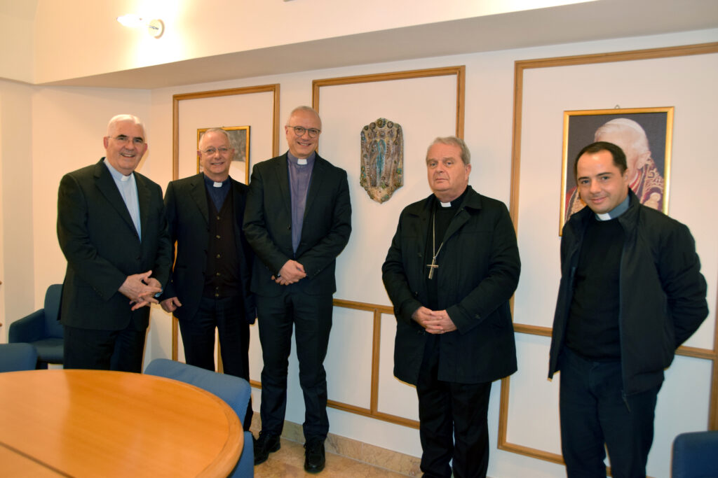 foto-gruppo-nuovo-vescovo-giuseppe-baturi-arrigo-miglio
