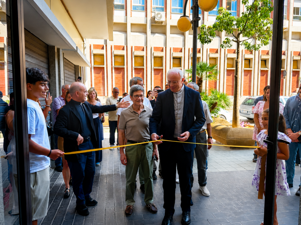 Baturi – vescovo- inaugurazione Bottega Terre ritrovate